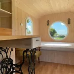 Glamping - Stylová Maringotka V Srdci Ladova Kraje, Poblíž Hlavního Města Prahy Glamping *