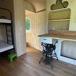 Glamping - Stylová Maringotka V Srdci Ladova Kraje, Poblíž Hlavního Města Prahy *