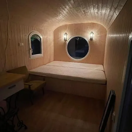 Glamping - Stylova Maringotka V Srdci Ladova Kraje, Pobliz Hlavniho Mesta Prahy 럭셔리텐트 *