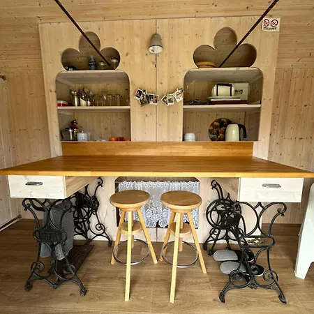 Glamping - Stylova Maringotka V Srdci Ladova Kraje, Pobliz Hlavniho Mesta Prahy خيمة فخمة