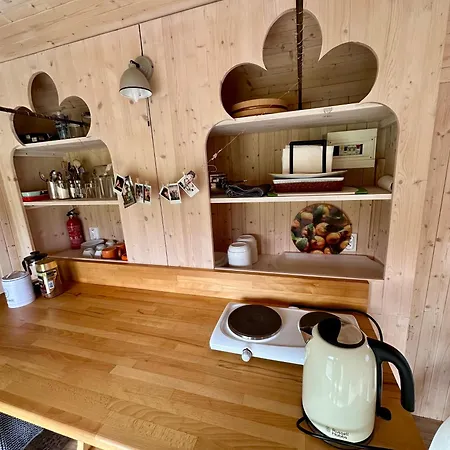 Glamping - Stylova Maringotka V Srdci Ladova Kraje, Pobliz Hlavniho Mesta Prahy 럭셔리텐트