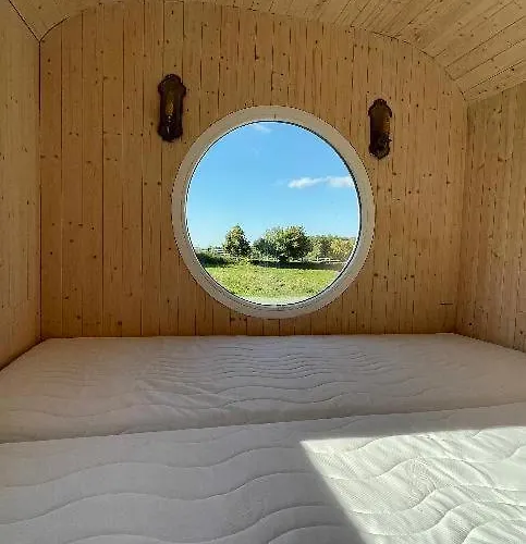 خيمة فخمة Glamping - Stylova Maringotka V Srdci Ladova Kraje, Pobliz Hlavniho Mesta Prahy