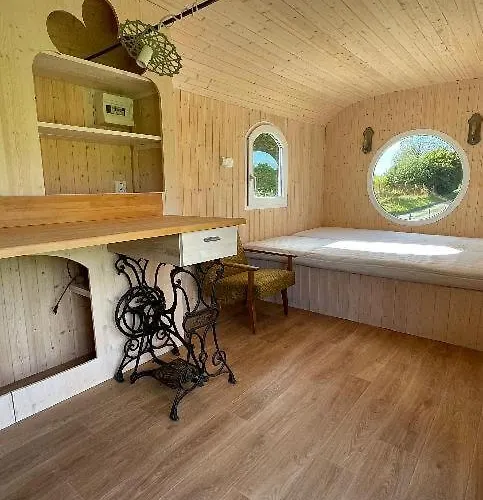 Glamping - Stylova Maringotka V Srdci Ladova Kraje, Pobliz Hlavniho Mesta Prahy Stribrna Skalice
