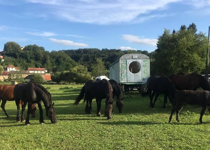 Glamping - Stylova Maringotka V Srdci Ladova Kraje, Pobliz Hlavniho Mesta Prahy * Stribrna Skalice